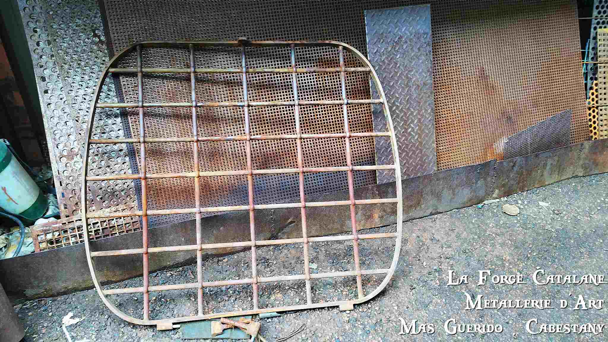 couverture puit barre a trous renfles forge catalane.jpg